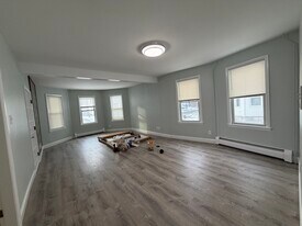 155 Pilgrim Ave, Unit 1 in Worcester, MA - Building Photo