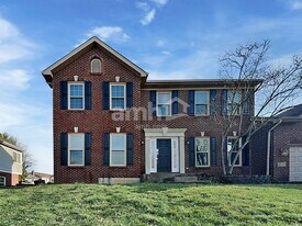 8400 Woodcreek Dr in Florence, KY - Building Photo