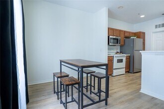2550 Grand Central Pkwy in Orlando, FL - Building Photo - Building Photo