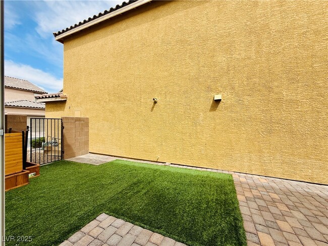 property at 1118 E Dorrell Ln