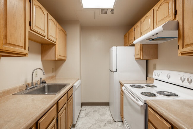 Center City Apartments in Terre Haute, IN - Foto de edificio - Interior Photo