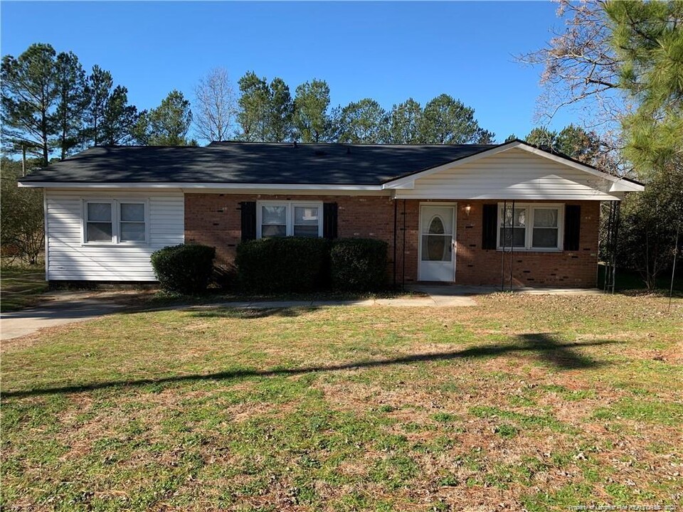 261 Ellis Rd in Lumber Bridge, NC - Building Photo