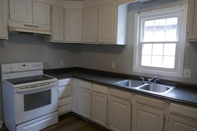 800 Herrington Rd in Elizabeth City, NC - Building Photo - Building Photo