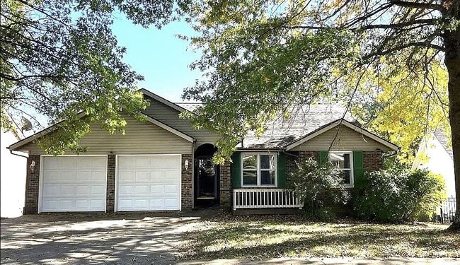property at 821 W Rosewood Dr