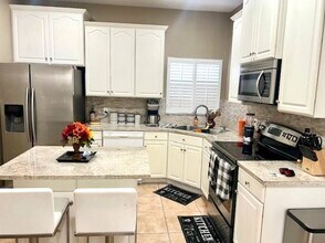 7072 Lake Eaglebrooke Way in Lakeland, FL - Building Photo - Building Photo