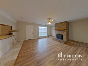 5720 Twin Oaks Dr in Haltom City, TX - Building Photo - Building Photo