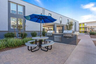 Seventh Apartments in Phoenix, AZ - Foto de edificio - Building Photo