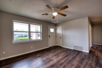 2828 SW 83rd St in Oklahoma City, OK - Building Photo - Building Photo