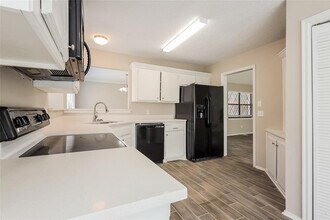 11225 Cimarron Dr in Oklahoma City, OK - Building Photo - Building Photo