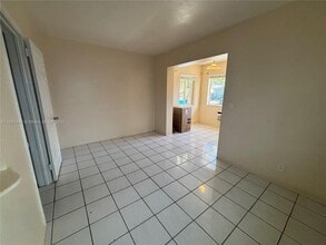 1942 Monroe St in Hollywood, FL - Building Photo - Building Photo