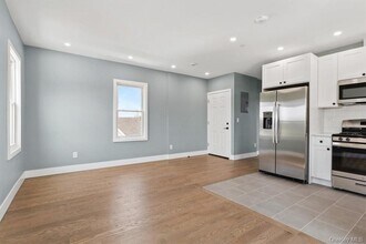 76 Crotona Ave in Harrison, NY - Building Photo - Building Photo