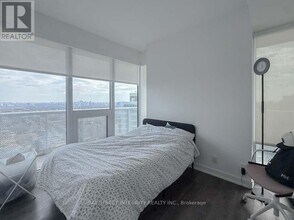 15 Holmes Ave in Toronto, ON - Building Photo - Building Photo