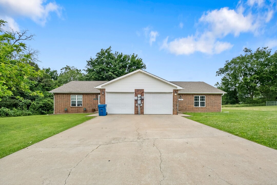12689 Pioneer Ln, Unit 12687 in Gentry, AR - Foto de edificio
