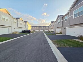 4219 Chelsea Mnr Cir in Aurora, IL - Building Photo - Building Photo