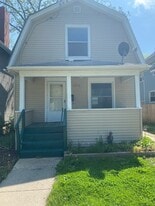 904 N Pine St in Lansing, MI - Building Photo
