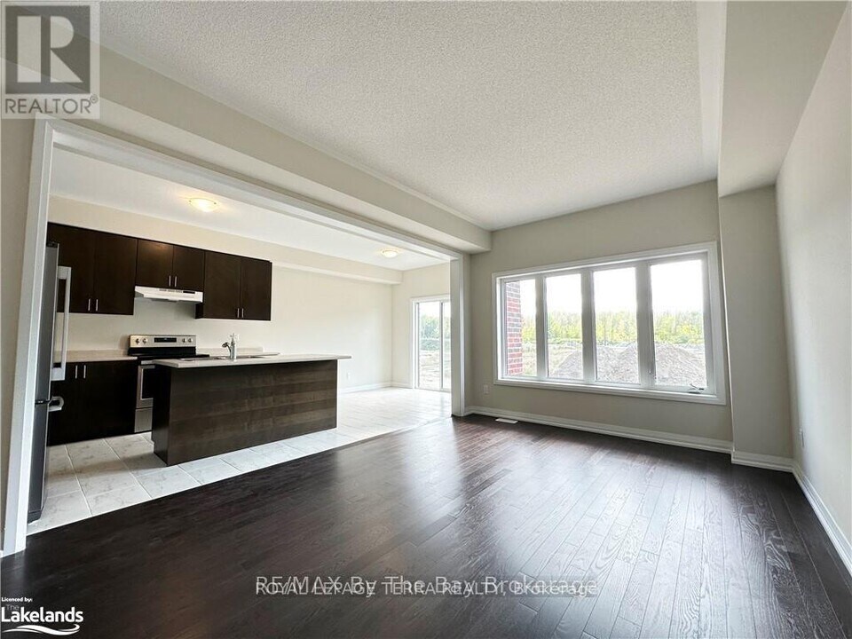 58 Nicort Rd in Wasaga Beach, ON - Building Photo