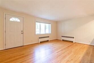 10 Tanglewood Rd in Farmington, CT - Building Photo - Building Photo