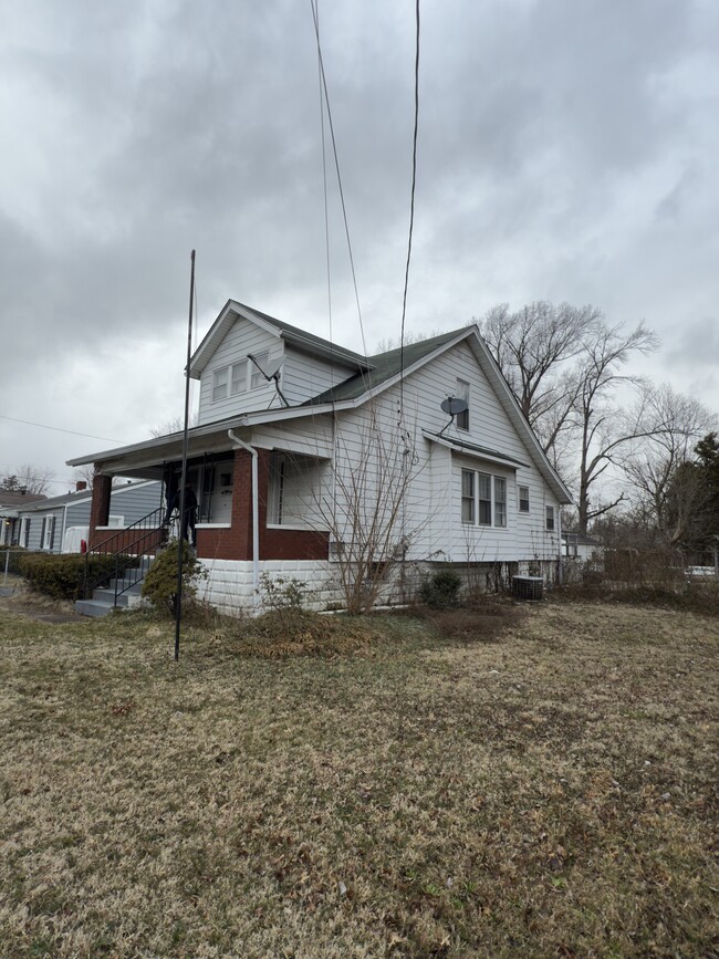 1837 Lower Hunters Trce in Louisville, KY - Building Photo - Building Photo