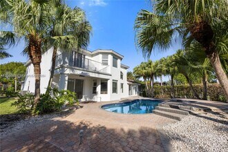 16449 SW 84th Pl in Palmetto Bay, FL - Building Photo - Building Photo