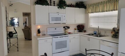 2529 Bedford Mews Dr in Wellington, FL - Building Photo - Building Photo