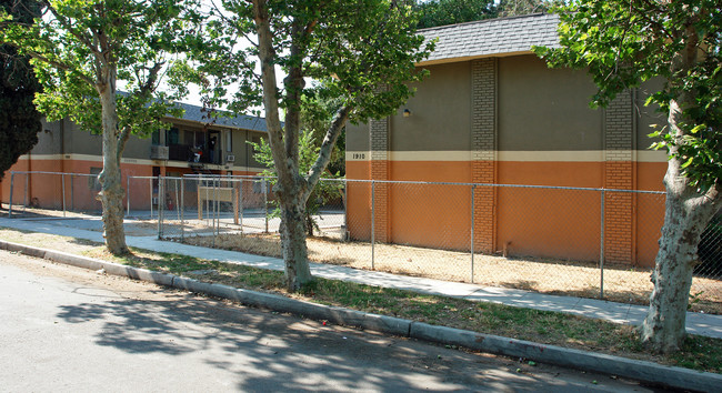 1910-1924 E Harvey Ave in Fresno, CA - Building Photo - Building Photo