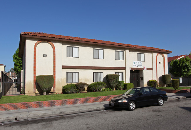 14427 Cerise Ave in Hawthorne, CA - Foto de edificio - Building Photo