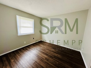 5616 Lagoona Dr in Louisville, KY - Building Photo - Building Photo