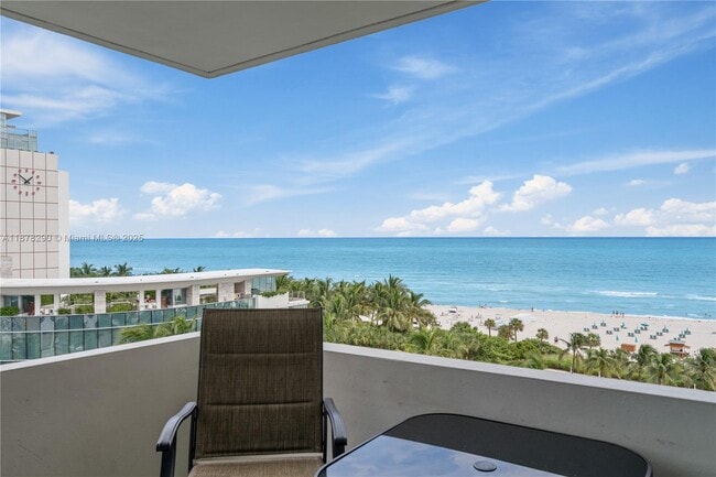 2899 Collins Ave in Miami Beach, FL - Foto de edificio - Building Photo