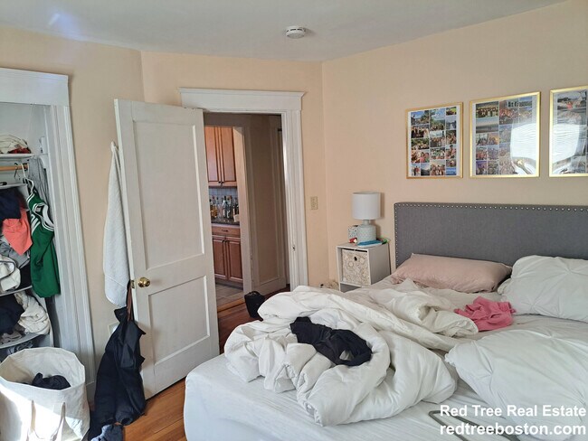 289 Foster St, Unit 1 in Boston, MA - Building Photo - Building Photo