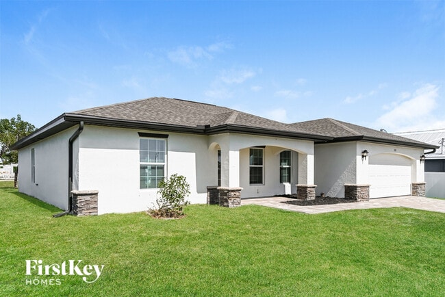 521 NW 32nd St in Cape Coral, FL - Building Photo - Building Photo