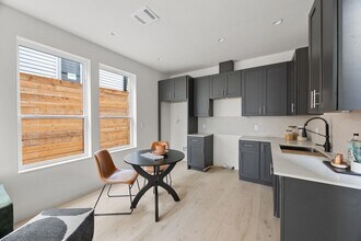 1709 Maple Ave, Unit 2B in Austin, TX - Building Photo - Building Photo