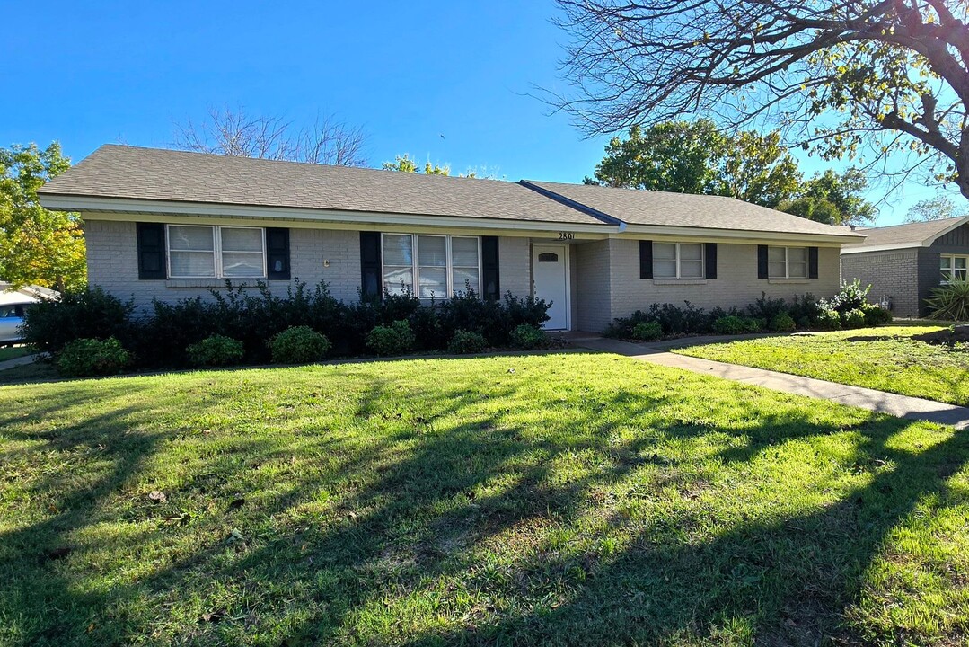 2801 Larkin Ave in Fort Worth, TX - Building Photo