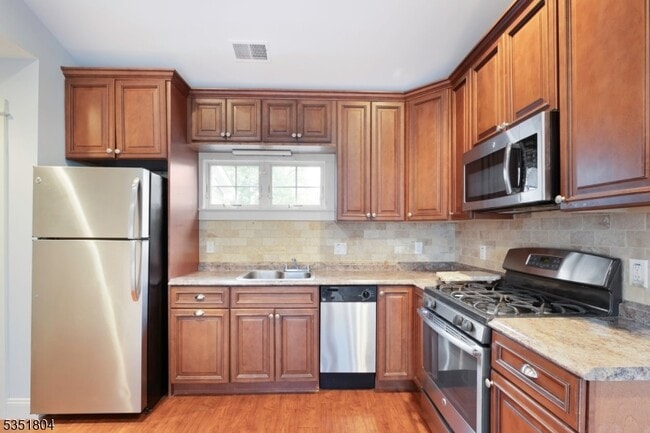 84 W Shore Rd in Denville, NJ - Building Photo - Building Photo