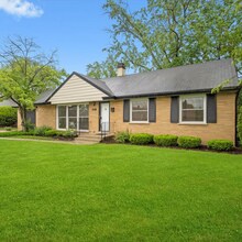 1025 Suffolk Ave in Westchester, IL - Building Photo - Building Photo