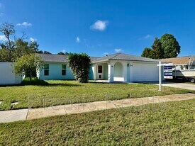 11950 107th Ave N in Largo, FL - Building Photo