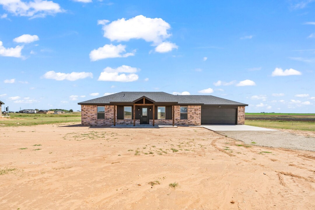 14022 N County Rd 3240 in Idalou, TX - Building Photo