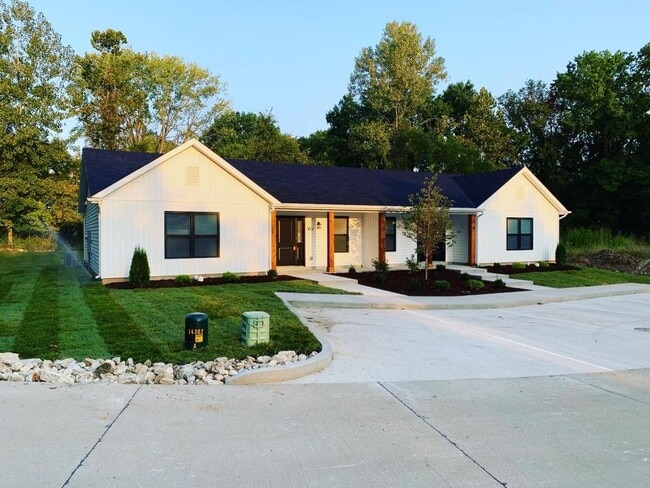 property at 914 Boulder Creek Estates