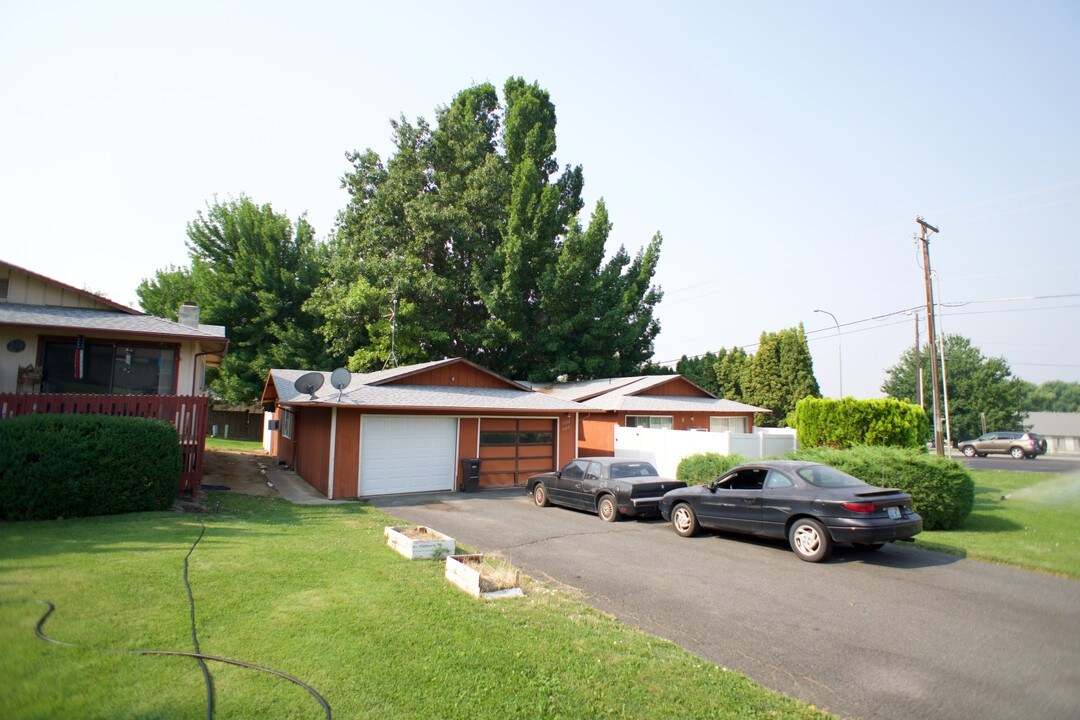 Alpine Way Duplexes in Yakima, WA - Building Photo