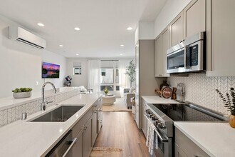 18007 3rd Ave NE in Shoreline, WA - Building Photo - Building Photo