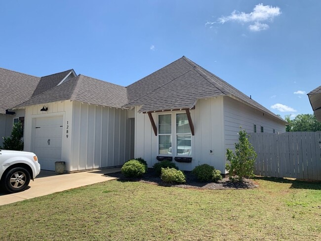 Fox Run Village in Opelika, AL - Building Photo - Building Photo