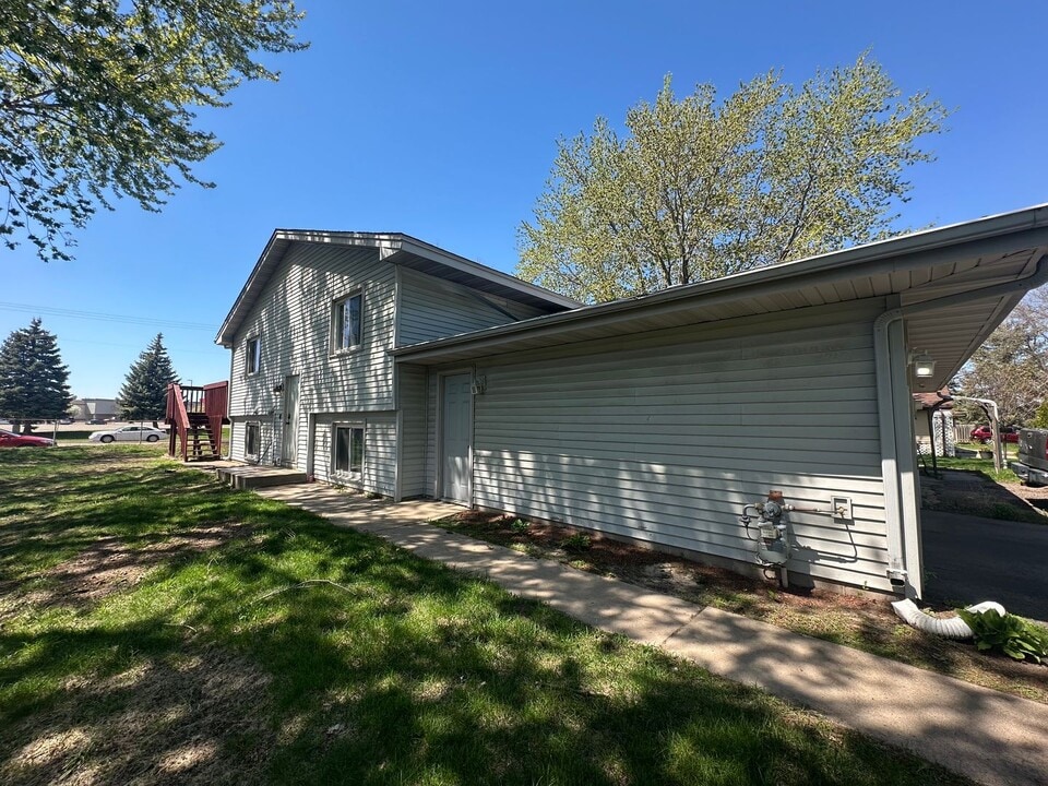 7575 Louisiana Ave N in Minneapolis, MN - Building Photo
