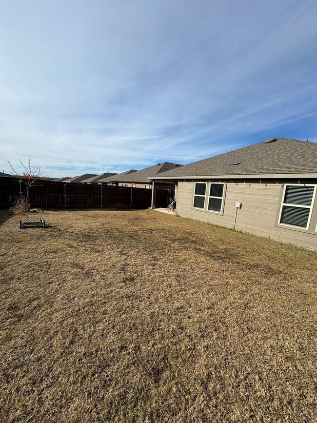 912 Glover Dr in Aubrey, TX - Building Photo - Building Photo