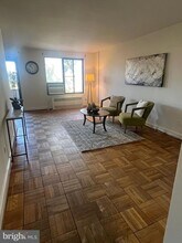 1587 N Colonial Terrace, Unit 204X in Arlington, VA - Building Photo - Building Photo