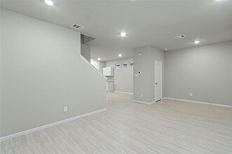 3101 Strawberry Farm Ln in Fort Worth, TX - Foto de edificio - Building Photo