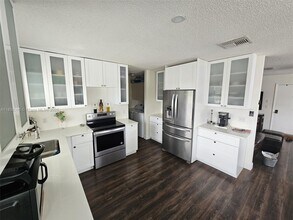 161 SE Village Dr in Port St. Lucie, FL - Building Photo - Building Photo