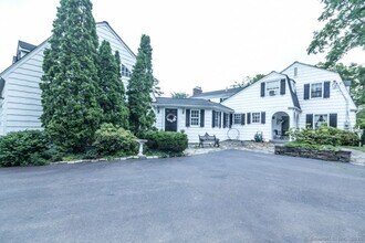 453 Chestnut Hill Rd in Glastonbury, CT - Building Photo - Building Photo