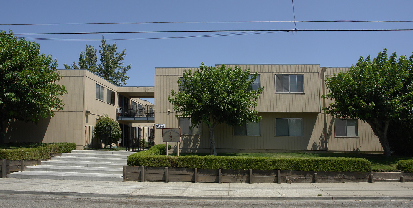 Riverbank Apartments in Antioch, CA - Foto de edificio