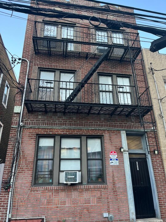 2837 W 15th St in Brooklyn, NY - Building Photo