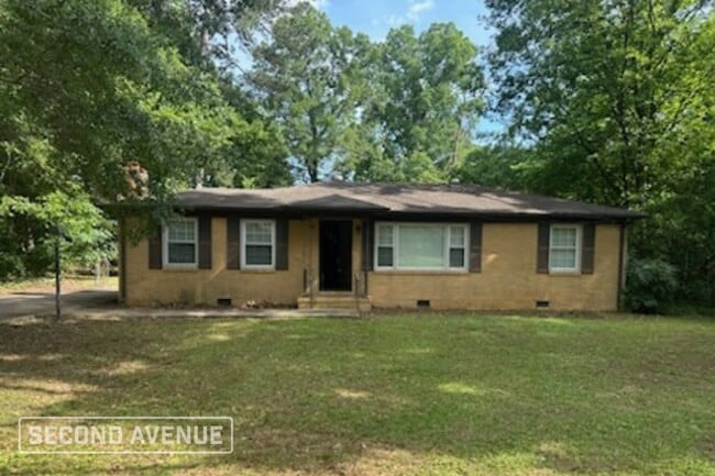 239 Lake Dr Cir NE