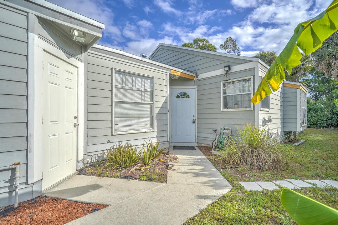 1396 Sweet William Ln in West Palm Beach, FL - Building Photo